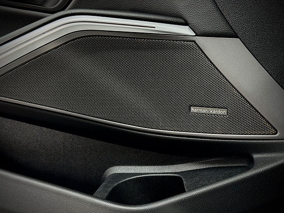 BMW 330i 15 of 21