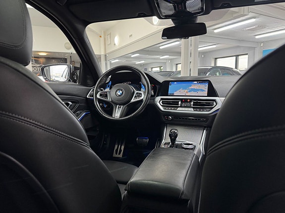 BMW 330i 18 of 21