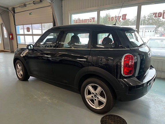 MINI One 2 of 5