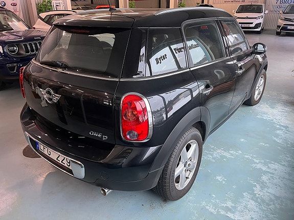MINI One 3 of 5