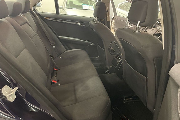 Mercedes-Benz C220 14 of 14