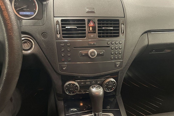 Mercedes-Benz C220 10 of 14