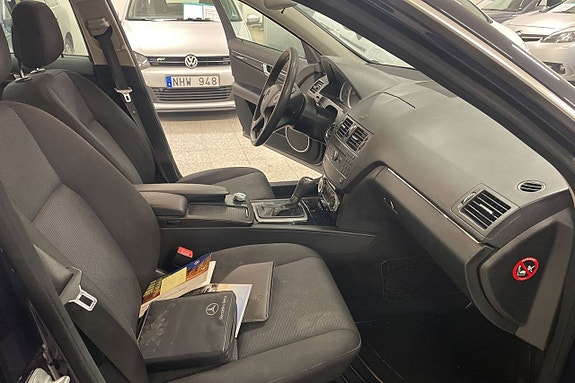 Mercedes-Benz C220 12 of 14