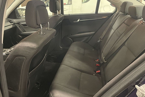 Mercedes-Benz C220 13 of 14