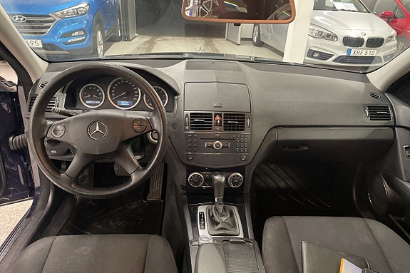 Mercedes-Benz C220 8 of 14
