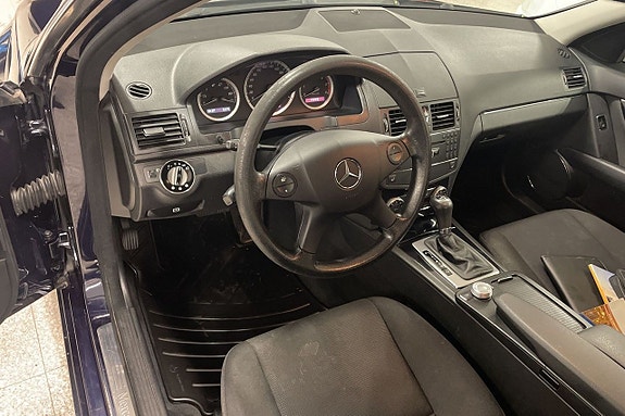 Mercedes-Benz C220 7 of 14