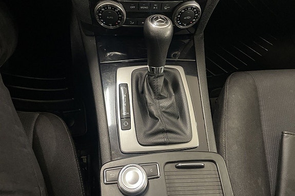 Mercedes-Benz C220 11 of 14