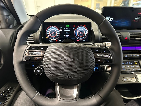 Hyundai IONIQ 10 of 15