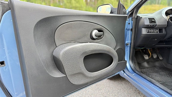 Nissan Micra C+C 22 of 30