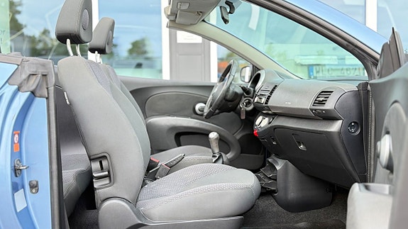 Nissan Micra C+C 6 of 30