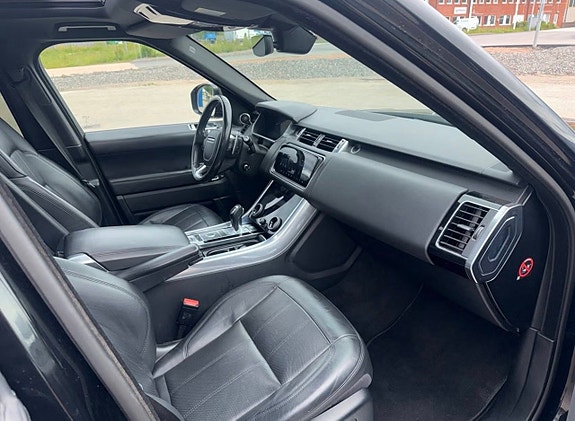 Land Rover Range Rover Sport 29 of 30