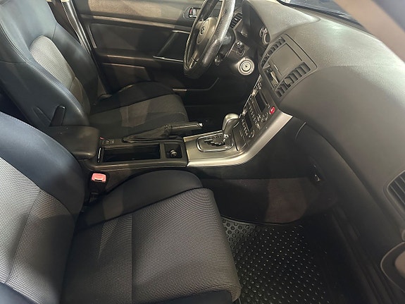 Subaru Legacy 9 of 13
