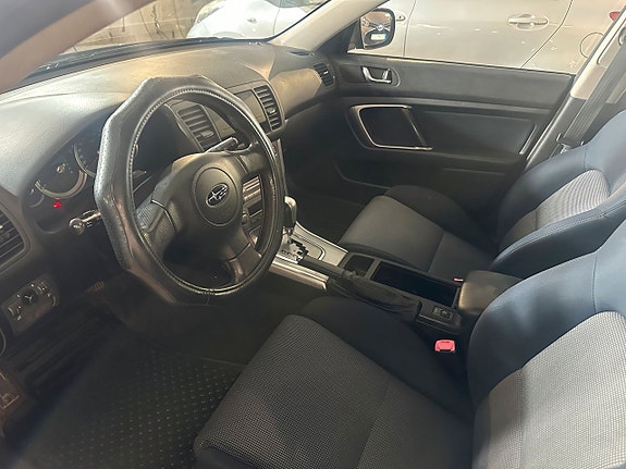 Subaru Legacy 8 of 13