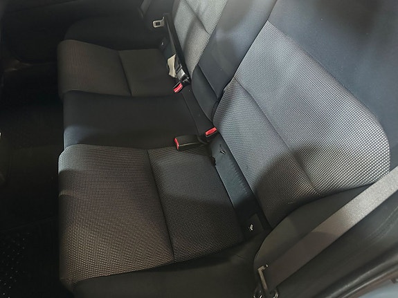 Subaru Legacy 10 of 13