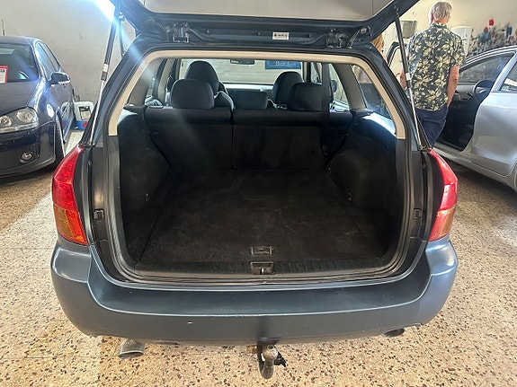 Subaru Legacy 12 of 13
