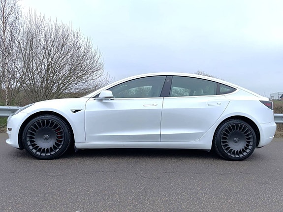 Tesla Model 3 7 of 10
