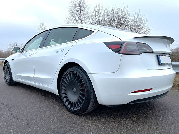 Tesla Model 3 2 of 10