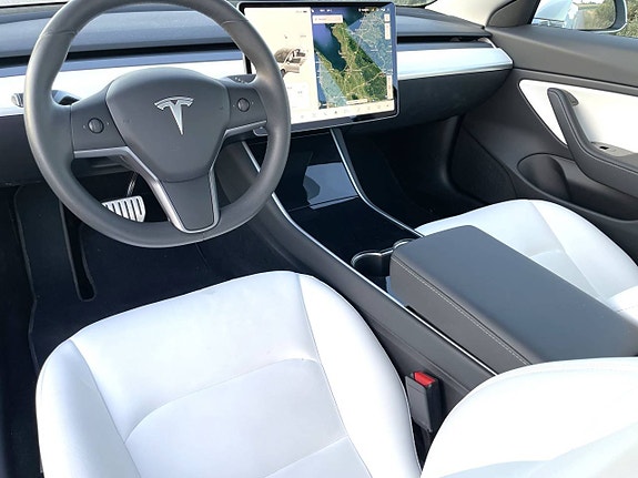 Tesla Model 3 6 of 10
