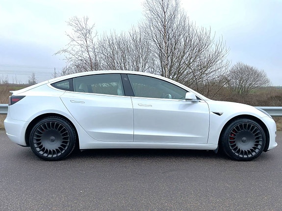 Tesla Model 3 8 of 10