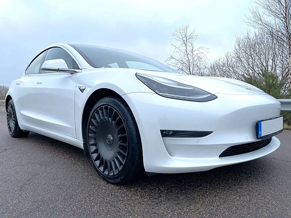 Tesla Model 3 4 of 10