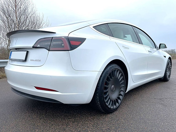 Tesla Model 3 5 of 10