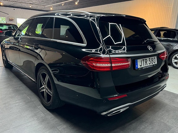 Mercedes-Benz E220 5 of 25