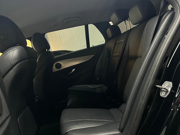 Mercedes-Benz E220 22 of 25
