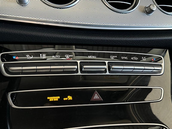 Mercedes-Benz E220 16 of 25