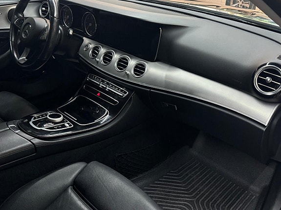 Mercedes-Benz E220 9 of 25