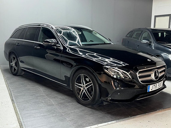 Mercedes-Benz E220 3 of 25