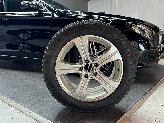 Mercedes-Benz E220 25 of 25