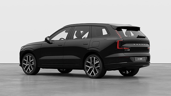 Volvo EX90 2 of 24