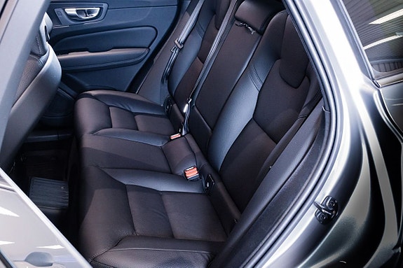 Volvo XC60 25 of 27