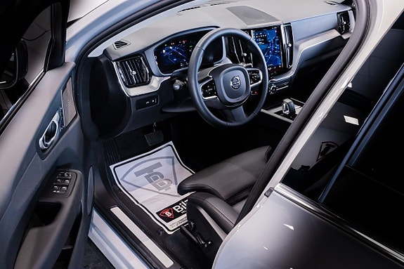 Volvo XC60 13 of 27