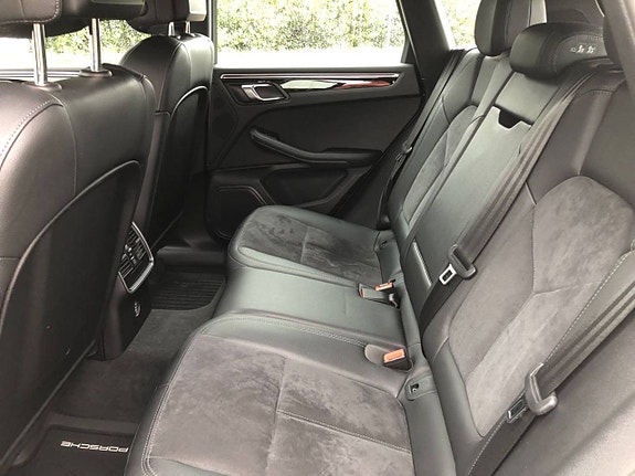 Porsche Macan S 15 of 23