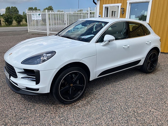 Porsche Macan S 21 of 23