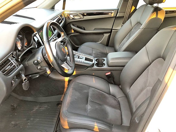 Porsche Macan S 10 of 23