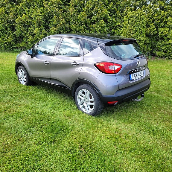 Renault Captur 3 of 5