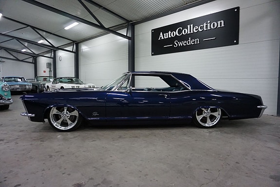 Buick Riviera 3 of 5