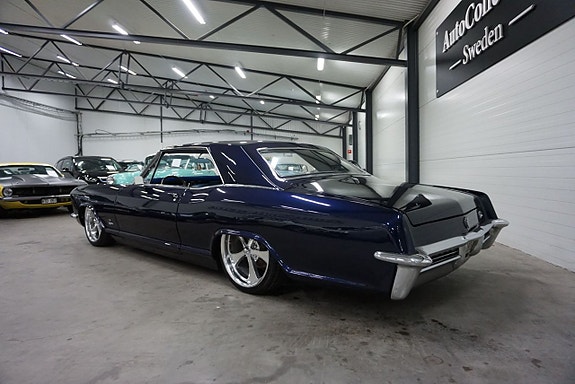Buick Riviera 4 of 5