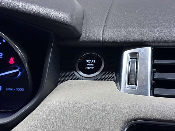 Land Rover Range Rover Sport 23 of 27