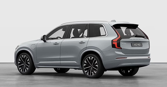 Volvo XC90 2 of 14