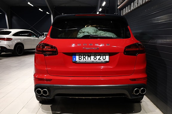 Porsche Cayenne S 5 of 5