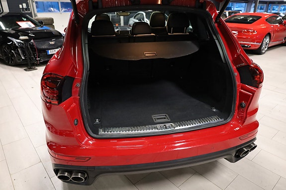 Porsche Cayenne S 6 of 19