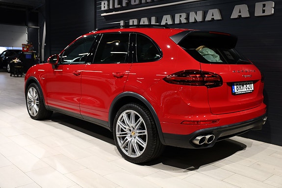 Porsche Cayenne S 4 of 5