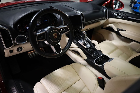 Porsche Cayenne S 8 of 19