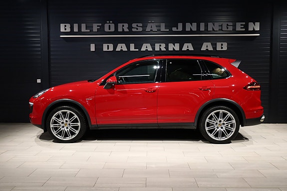 Porsche Cayenne S 3 of 5