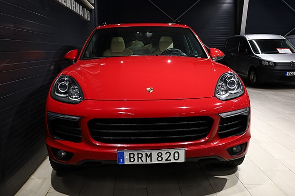 Porsche Cayenne S 2 of 5