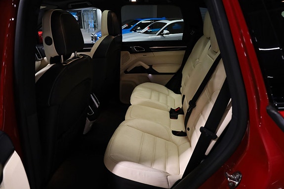 Porsche Cayenne S 11 of 19