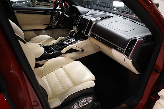 Porsche Cayenne S 9 of 19